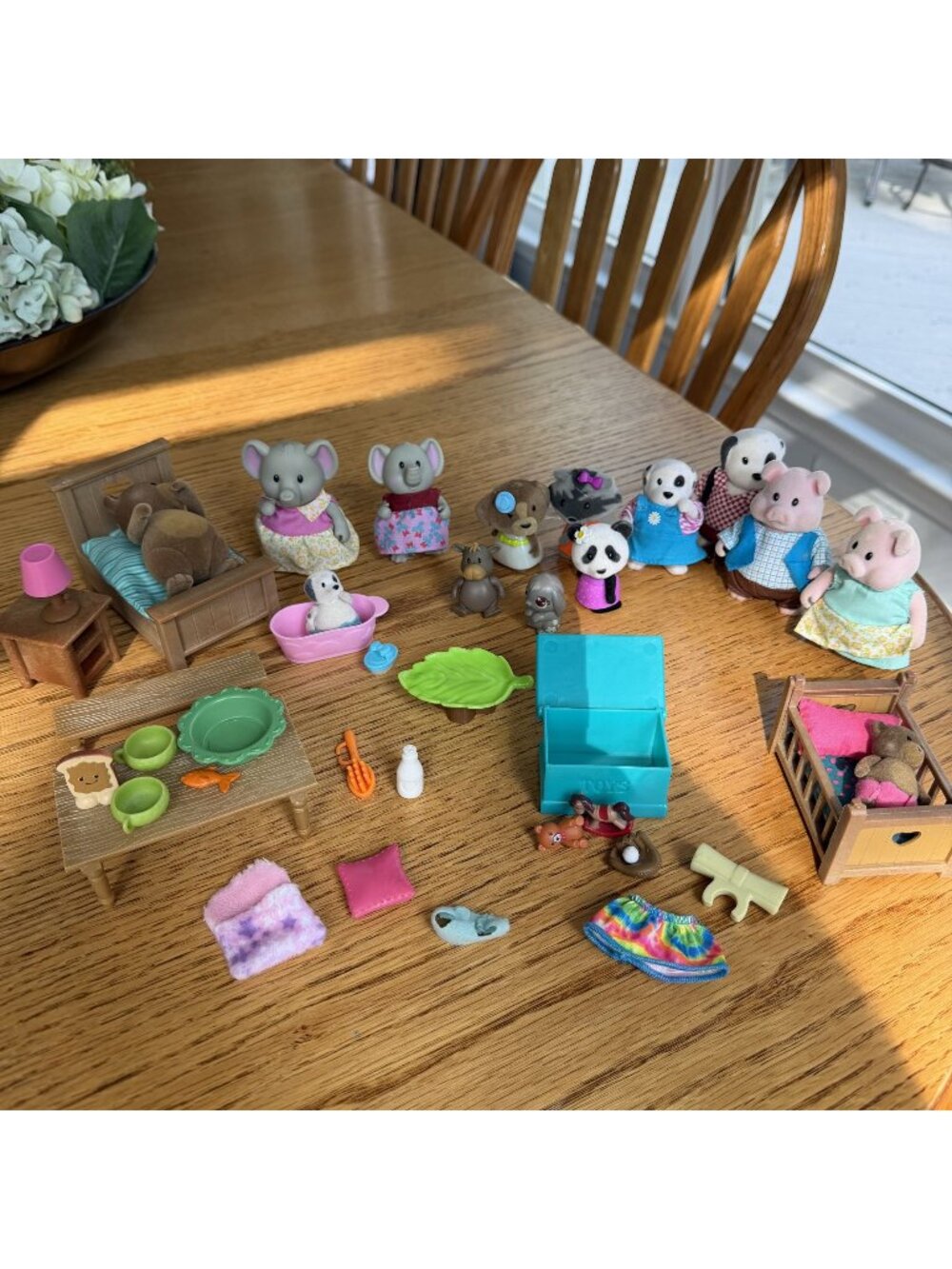 Li'l Woodzeez Lot of Animal Characters and Furniture Pigs Dogs Bears Elephants